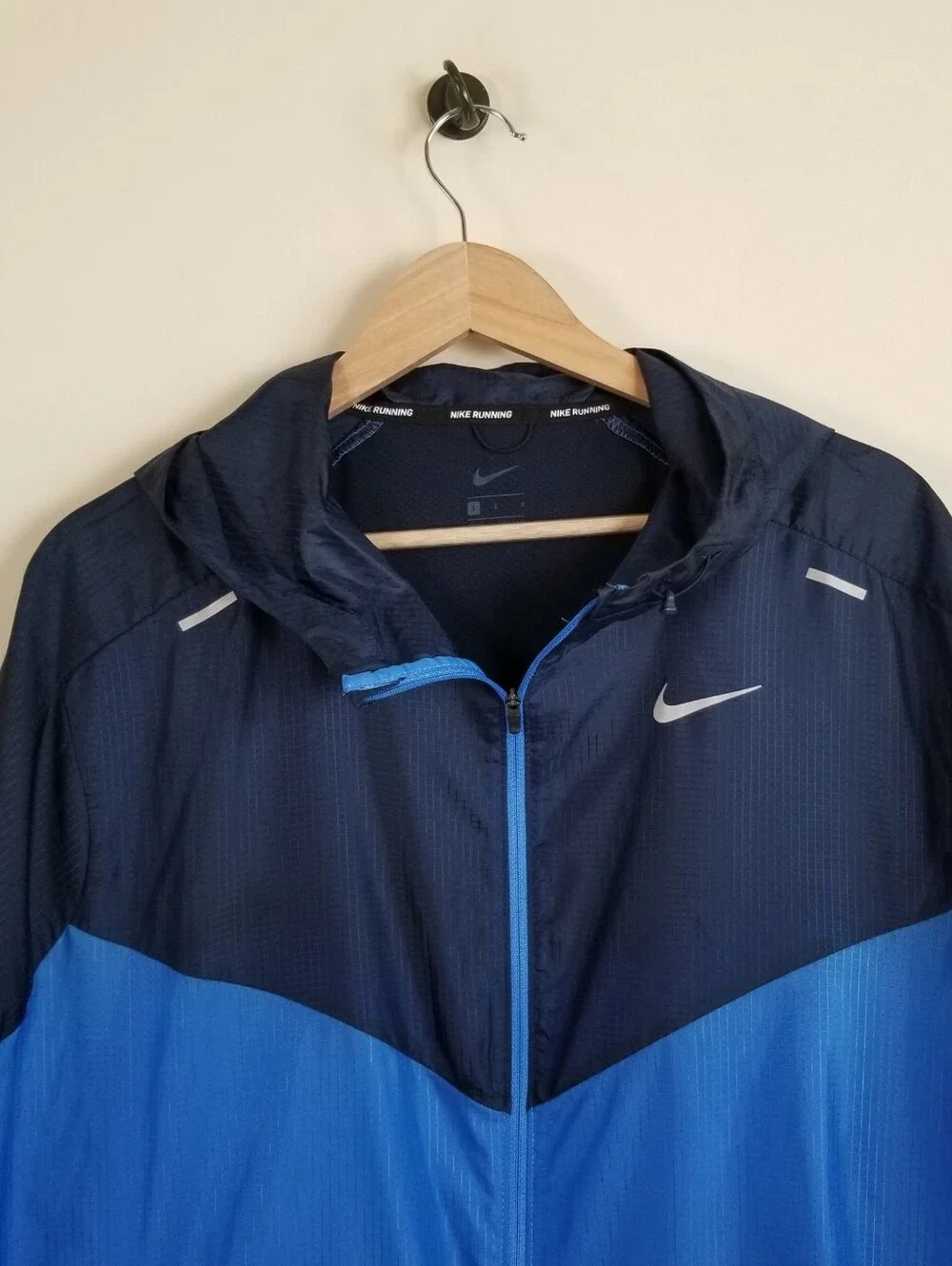 Nike Running Hooded Jacket Size Large